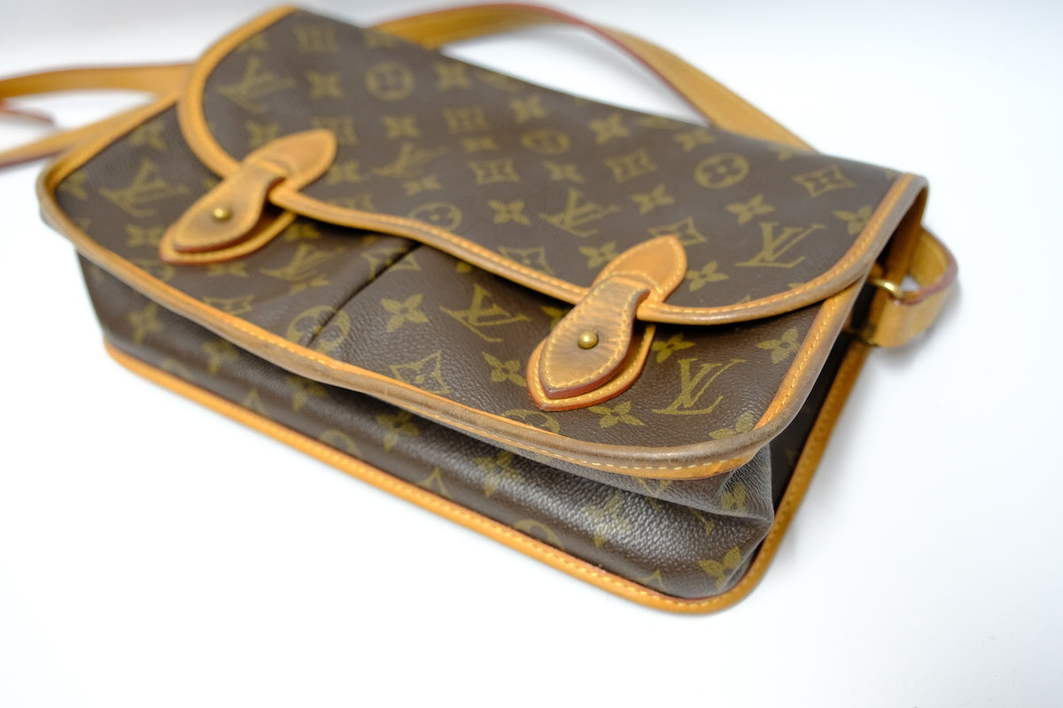 Louis Vuitton Vintage Monogram Gibeciere MM Shoulder Bag
