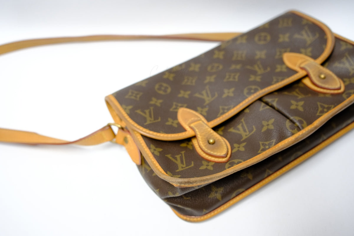 Louis Vuitton Vintage Monogram Gibeciere MM Shoulder Bag